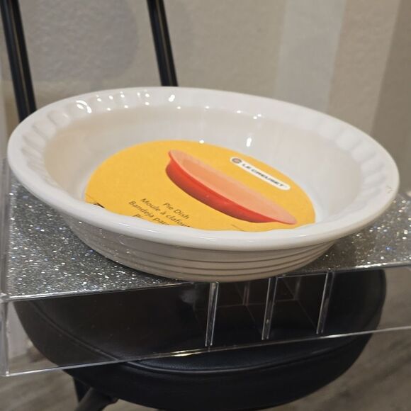 Le Creuset Fluted 9" Pie Dish- Meringue - Picture 6 of 7
